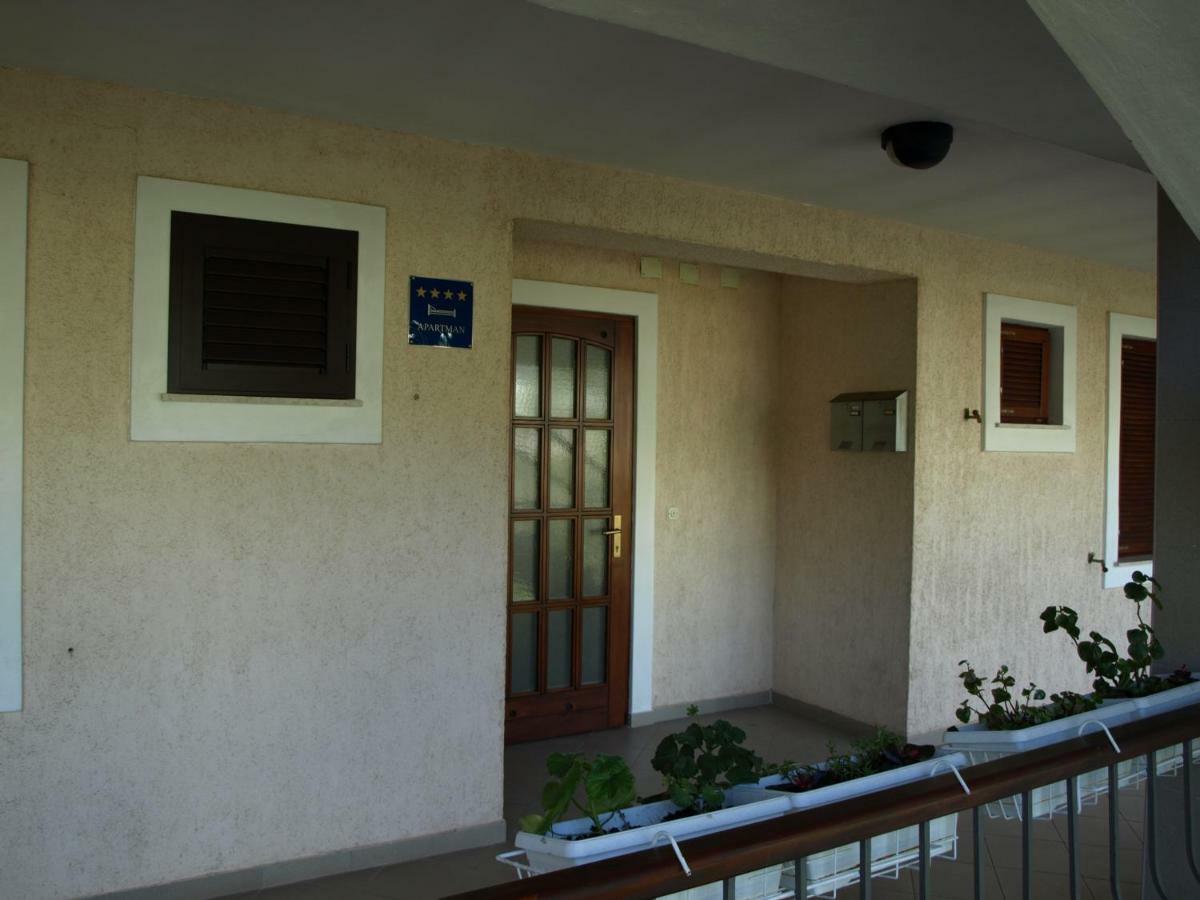 Apartment Branko With Free Parking Icici Exterior photo