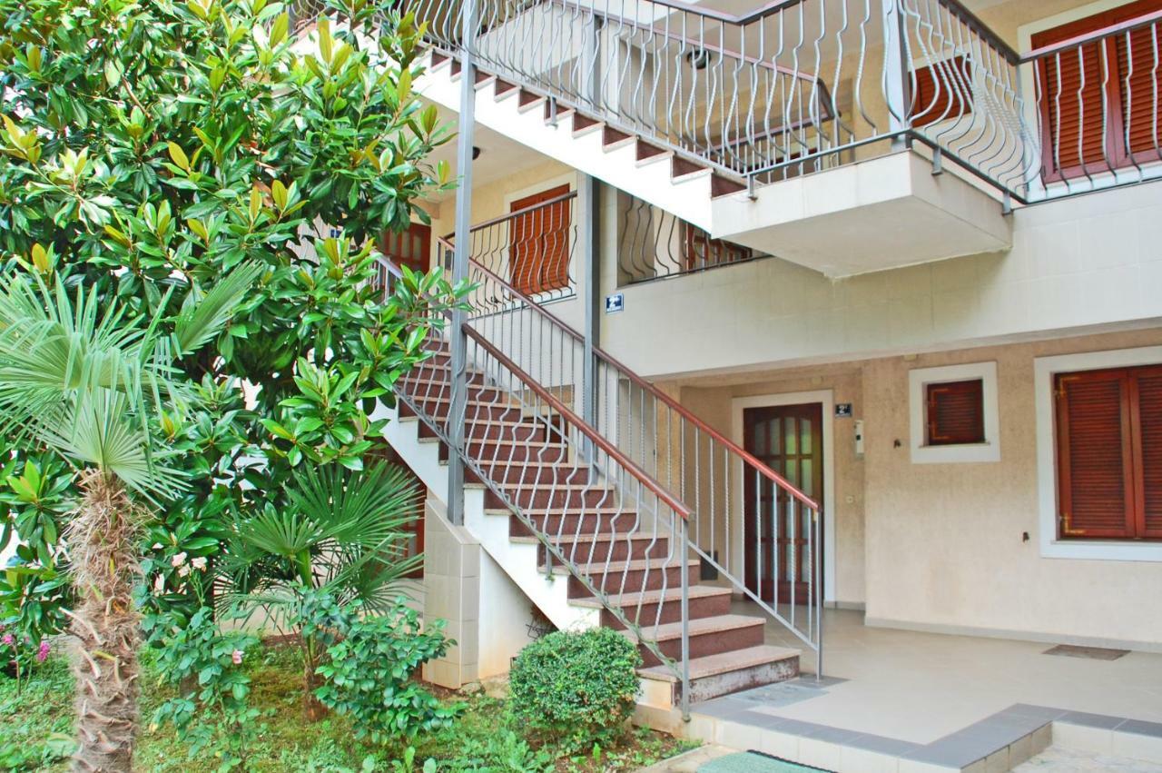 Apartment Branko With Free Parking Icici Exterior photo
