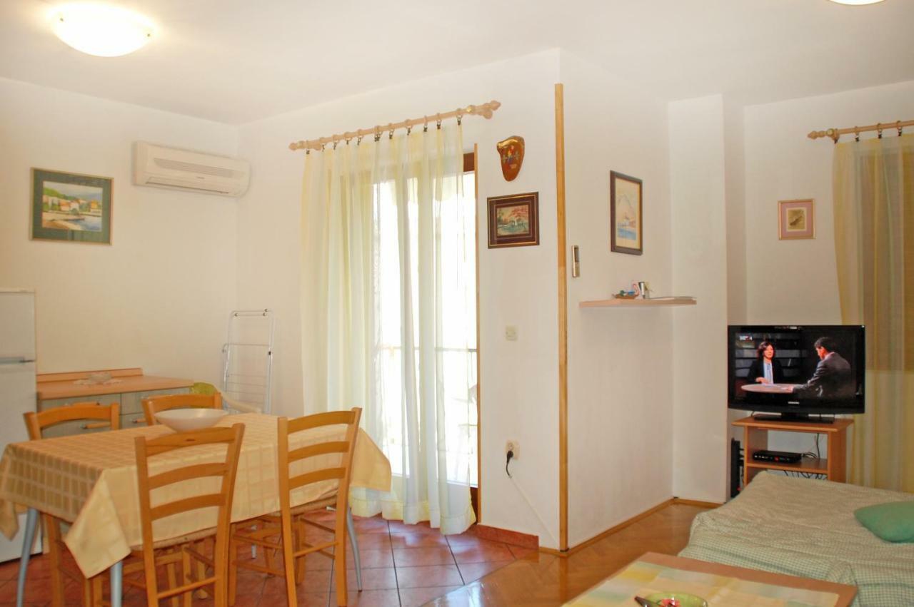 Apartment Branko With Free Parking Icici Exterior photo